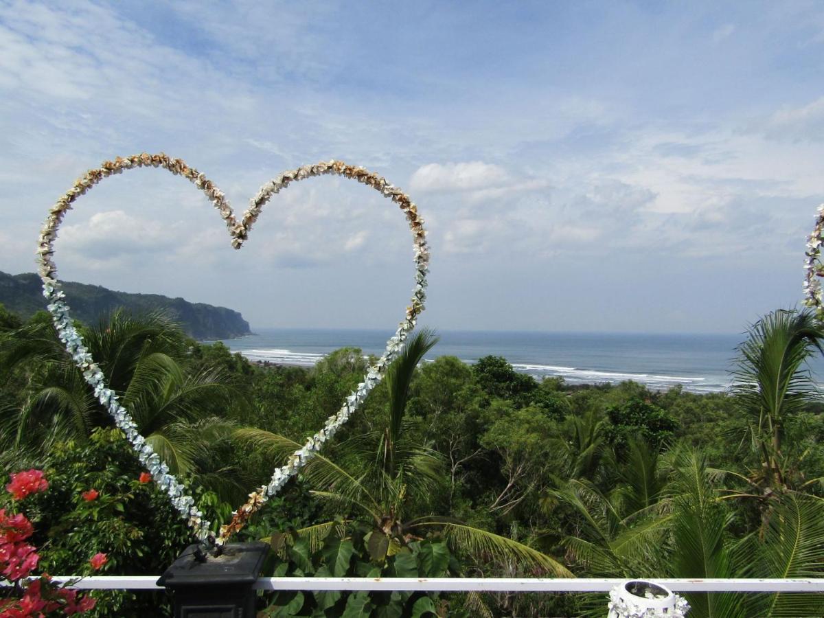 Losmen Kinasih Puncak & Gazebo Pandang Bantul Εξωτερικό φωτογραφία