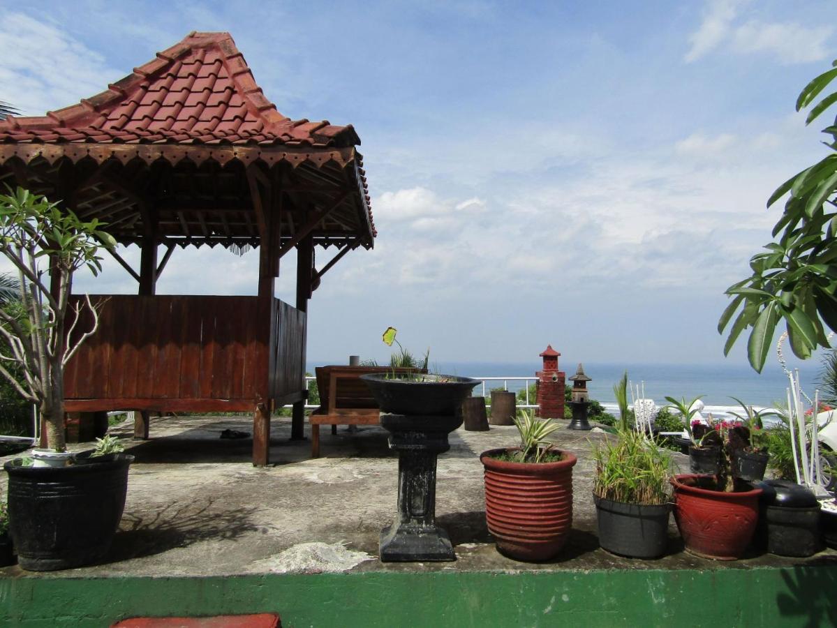 Losmen Kinasih Puncak & Gazebo Pandang Bantul Εξωτερικό φωτογραφία